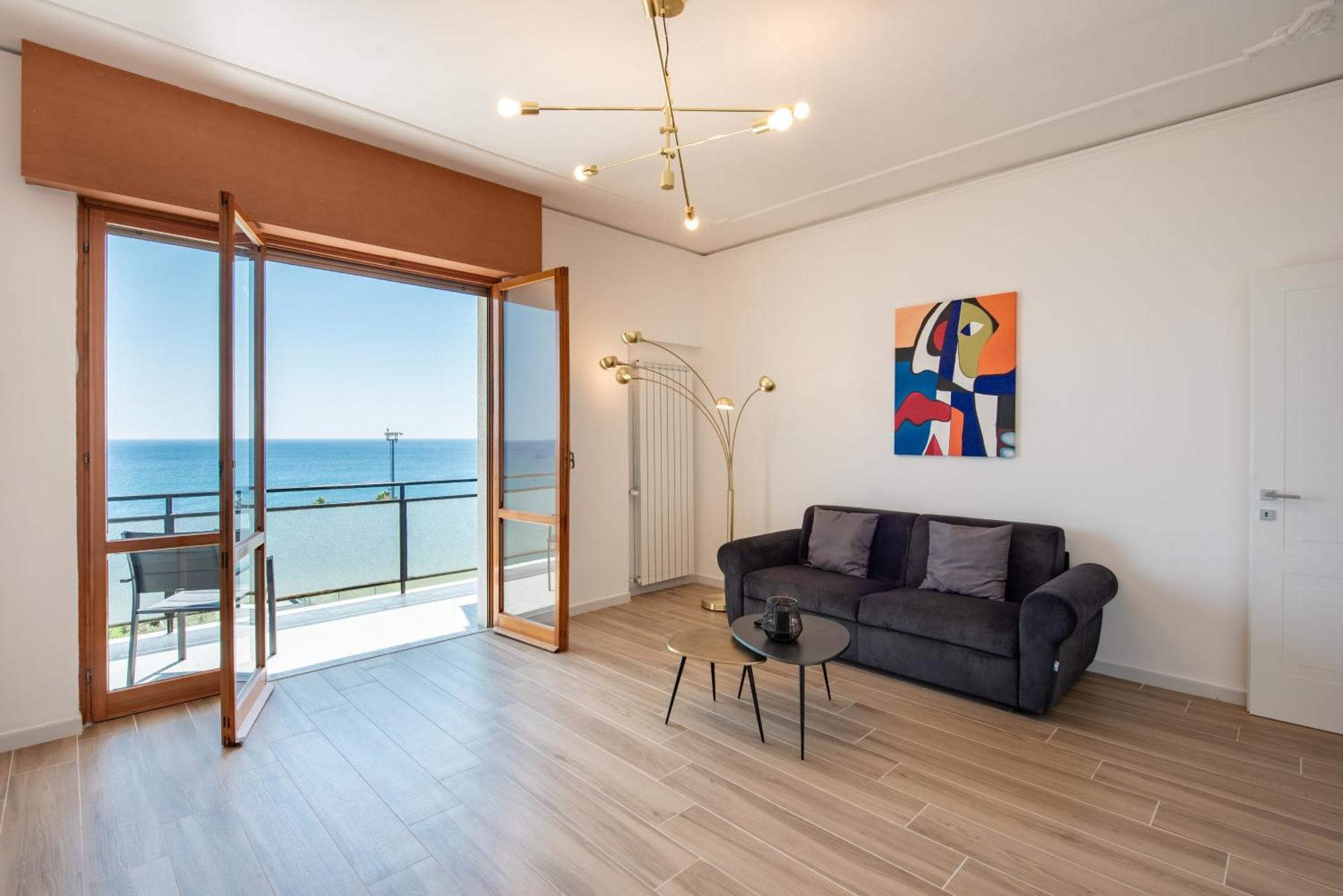 You And The Sea Savona Exterior foto
