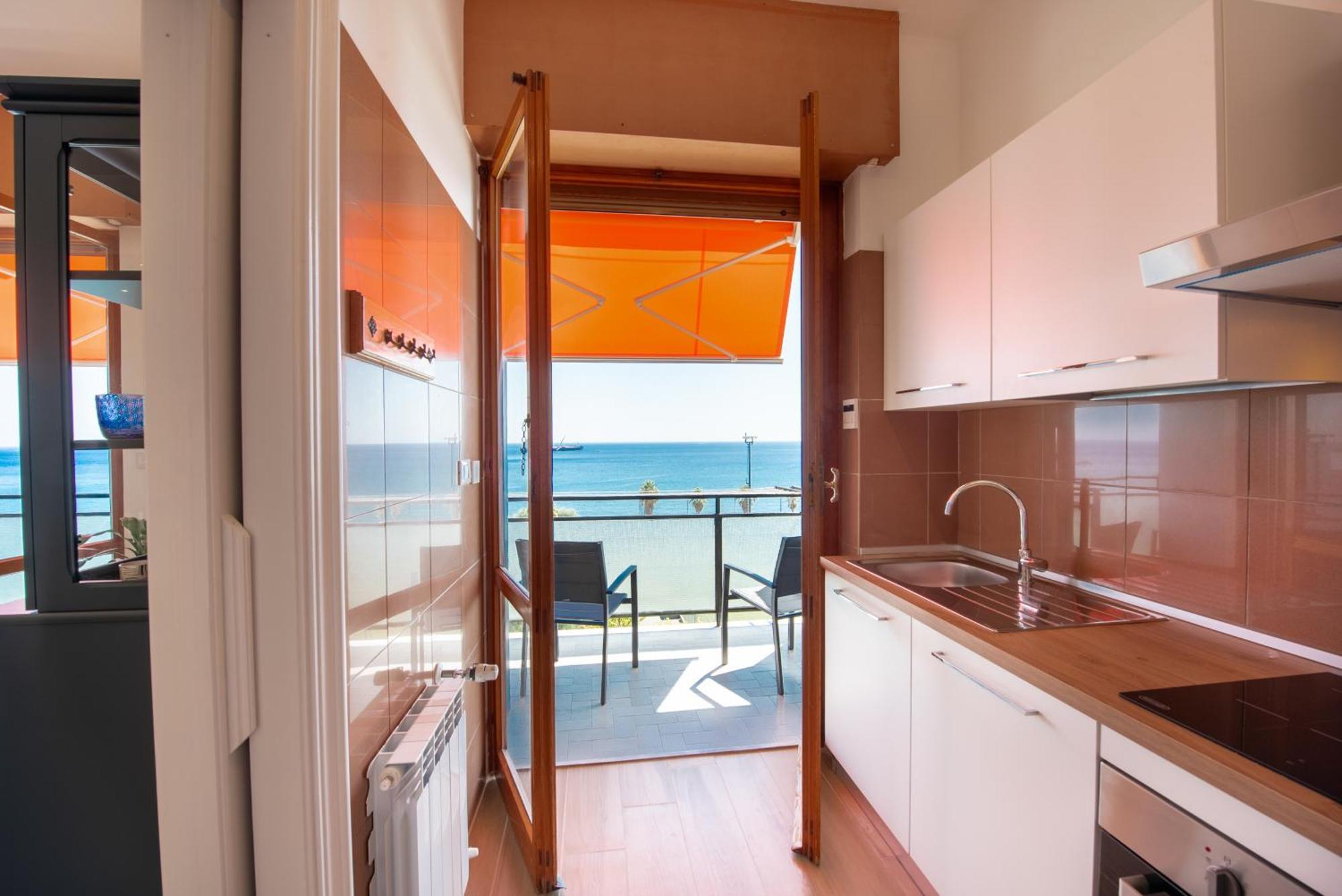 You And The Sea Savona Exterior foto